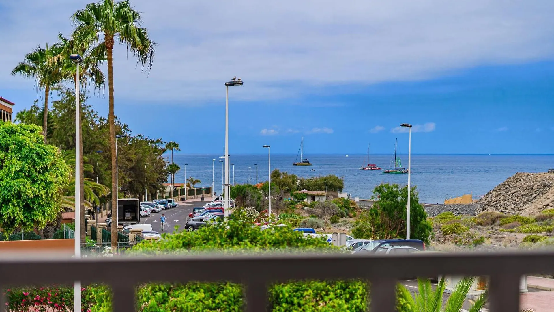Townhouse Near The Ocean contacts